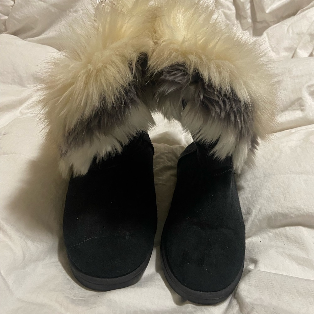 Fashion -able ankle boots with faux fur trim